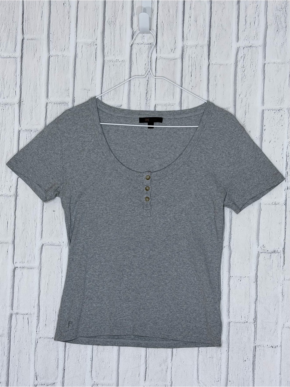 🩶 Frye 100% COTTON Heather Gray Henley Scoop Neck Short Sleeve Tee Shirt Medium